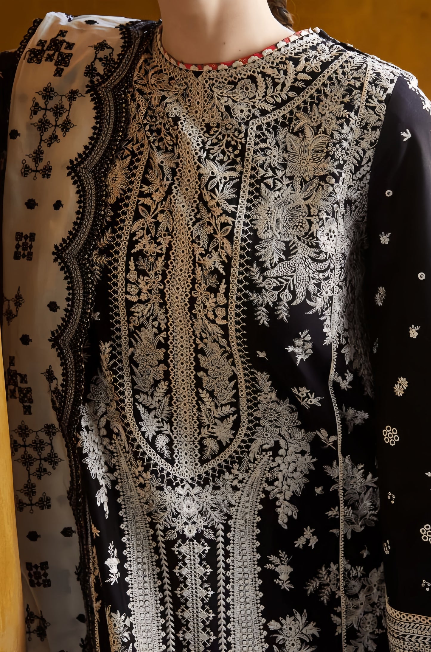 Hussain Rehar 5239 – Premium Dhanak Embroidered 3PC Winter Set with Shawl